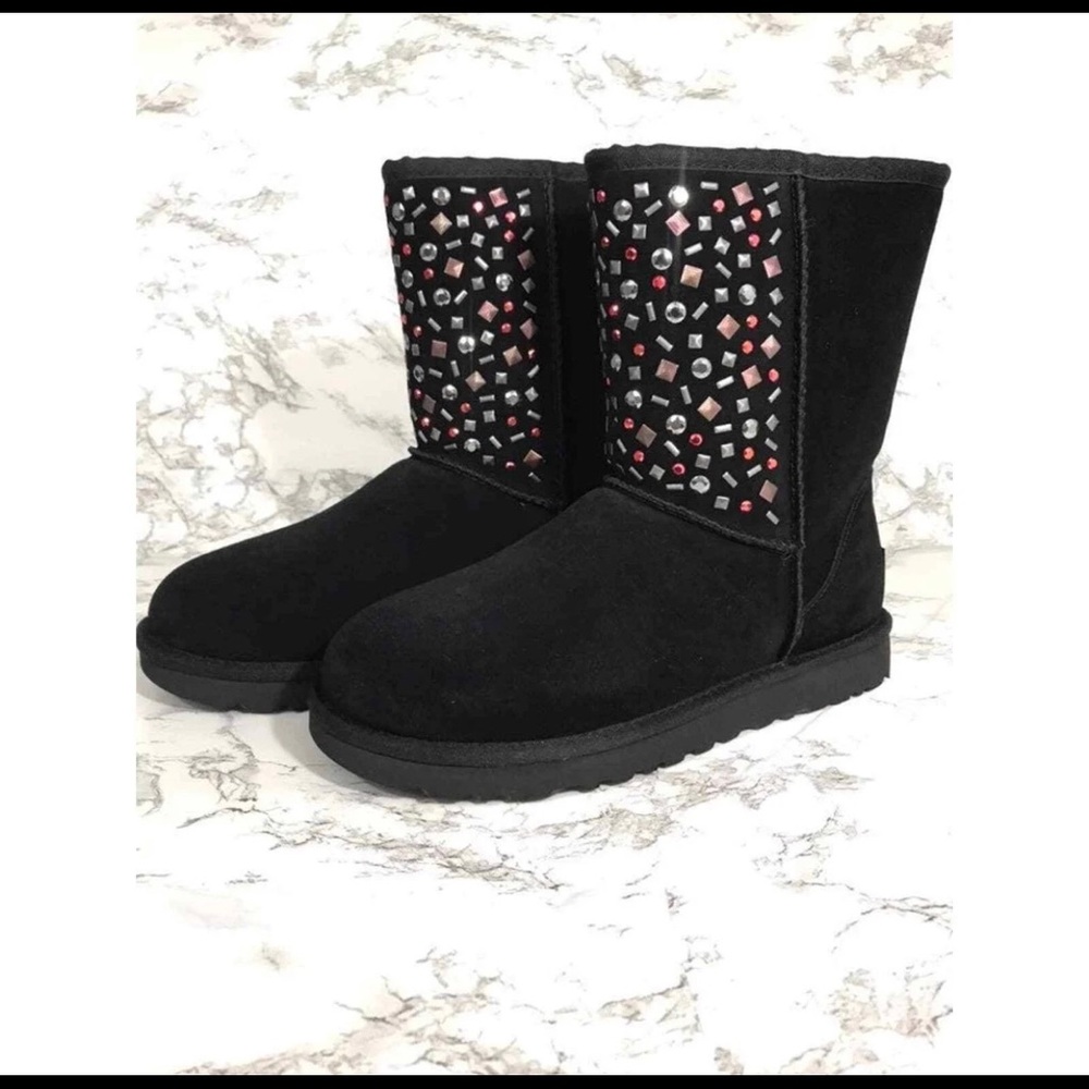 NIB UGG Woman's Classic Shorts Stud ll Boots SZ 7. - Picture 2 of 11